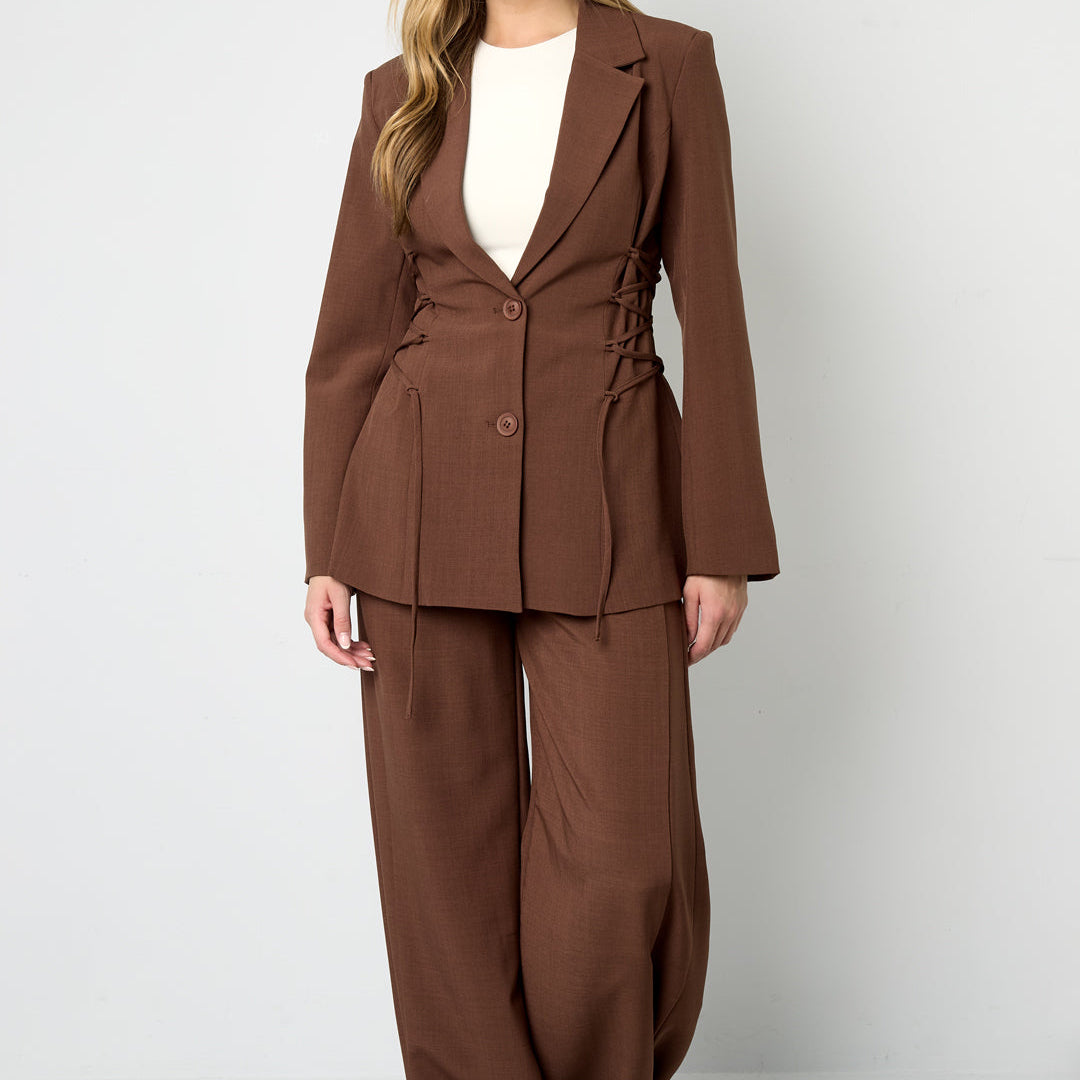 Getailleerde blazer met striksluiting