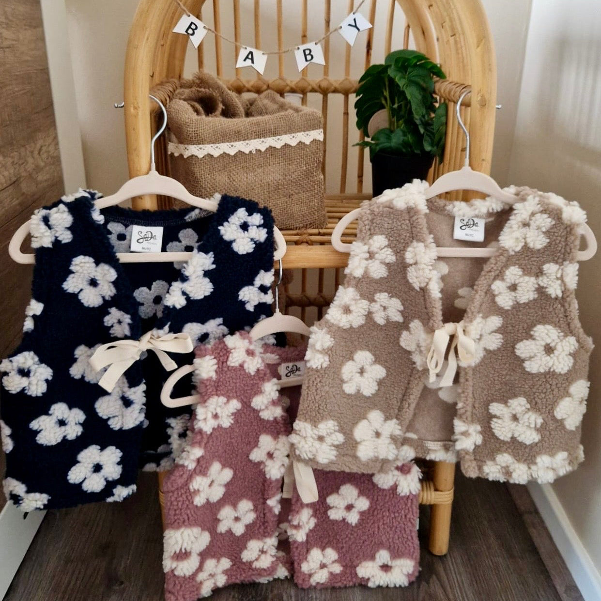 Teddy flower gilet taupe